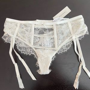 Intimissimi Thong/garter belt set